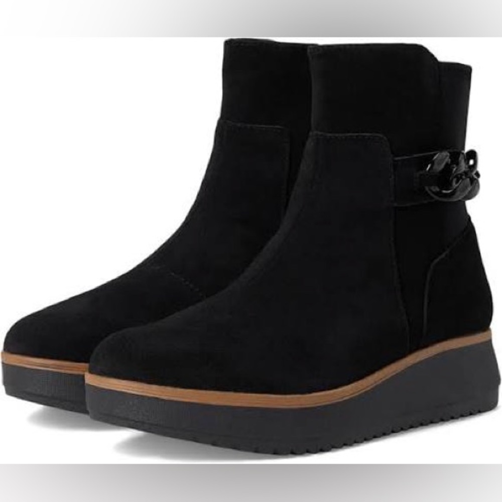 CLarks Zylah Rose black suede NEW size 9